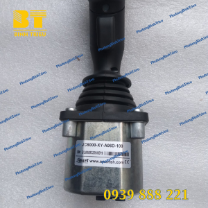 Tay điều khiển gặp container ZHRS45