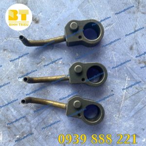 Cò nhớt động cơ Isuzu 4HK1